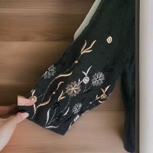 Carol LeValley Linen Top Size Large Black Gold Silver Embroidery Button Down,e11